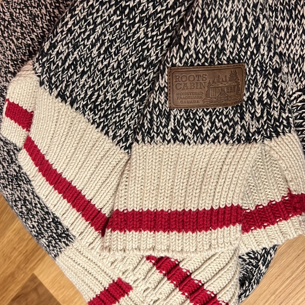 ROOTS CABIN V Neck Sweater XL!